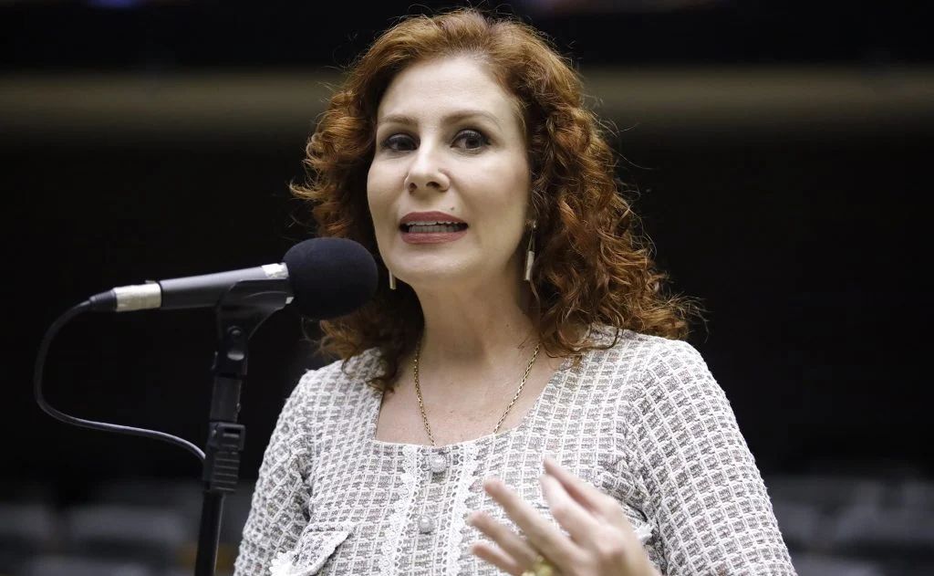 STF julga recurso de Carla Zambelli que pede anulação de condenação