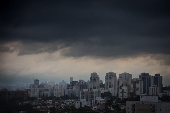 Chegada de ciclone e frente fria aumenta a chance de chuvas no país