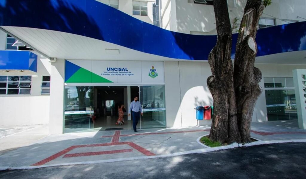 Uncisal será expandida e ofertará curso de Medicina em Delmiro Gouveia, anuncia Paulo Dantas