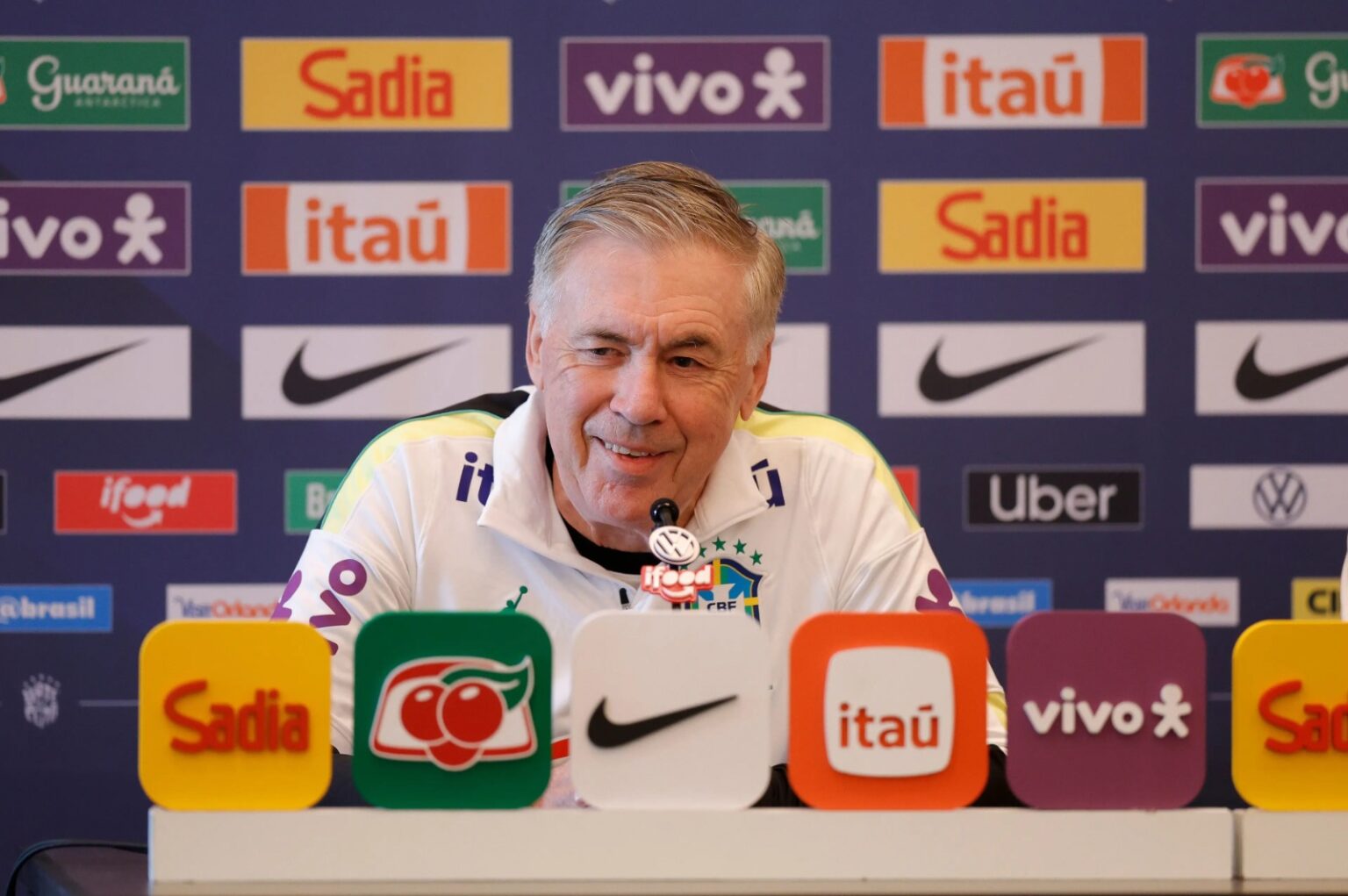 Ancelotti vê Seleção “no caminho certo”, confirma Danilo na Copa e fala em lista quase definida