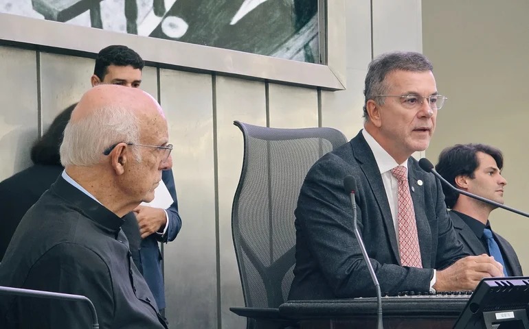 Assembleia Legislativa concede título de Cidadão Honorário de Alagoas ao padre Júlio Lancellotti