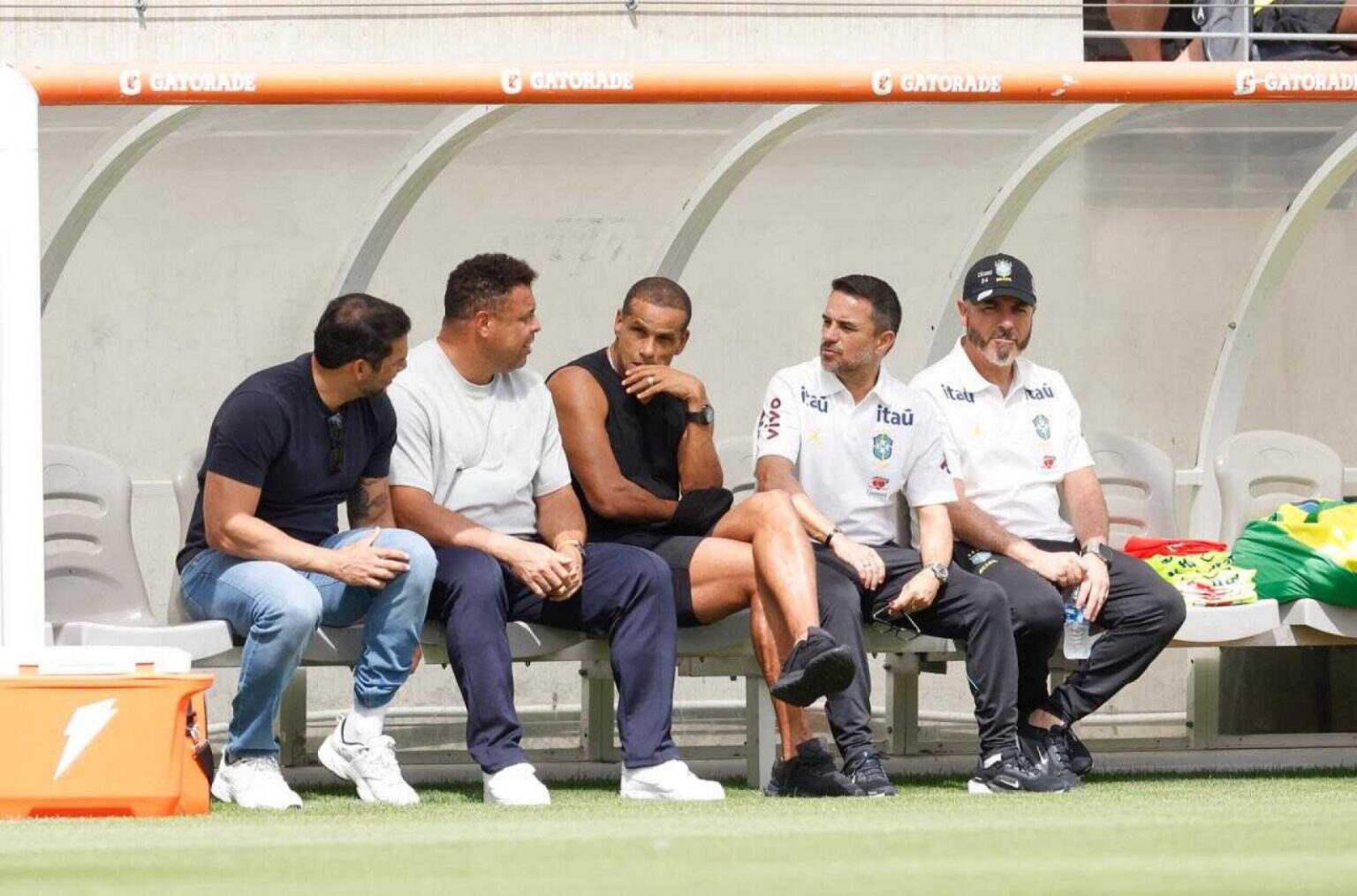 Ronaldo Fenômeno acompanha treino da Seleção Brasileira antes de duelo contra a Croácia