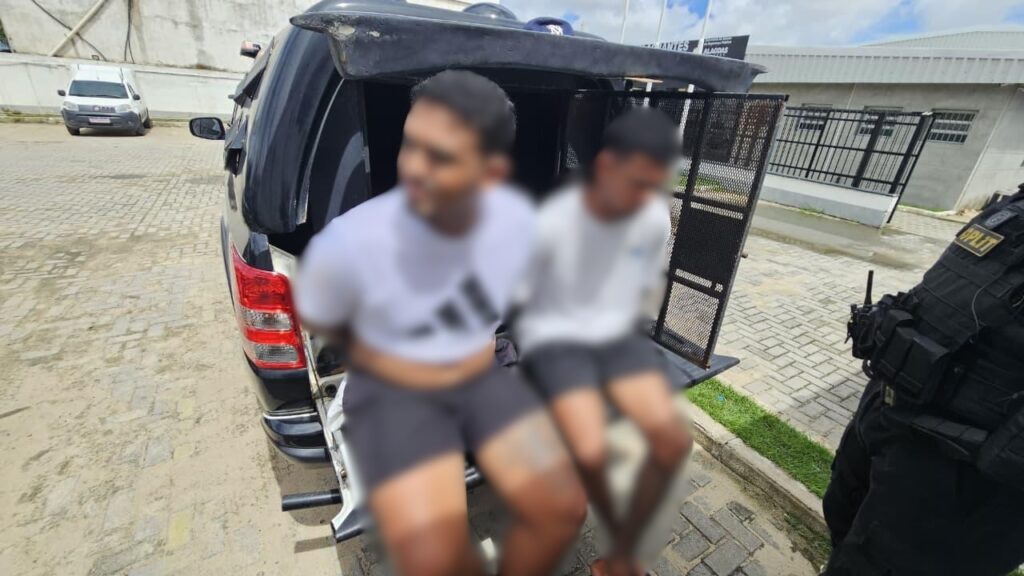 Quatro homens são presos suspeitos de furtar farmácia na Pajuçara