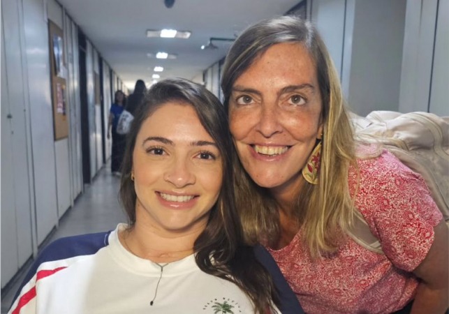 Ex-ginasta Lais Souza aparece de pé em público pela primeira vez desde 2014
