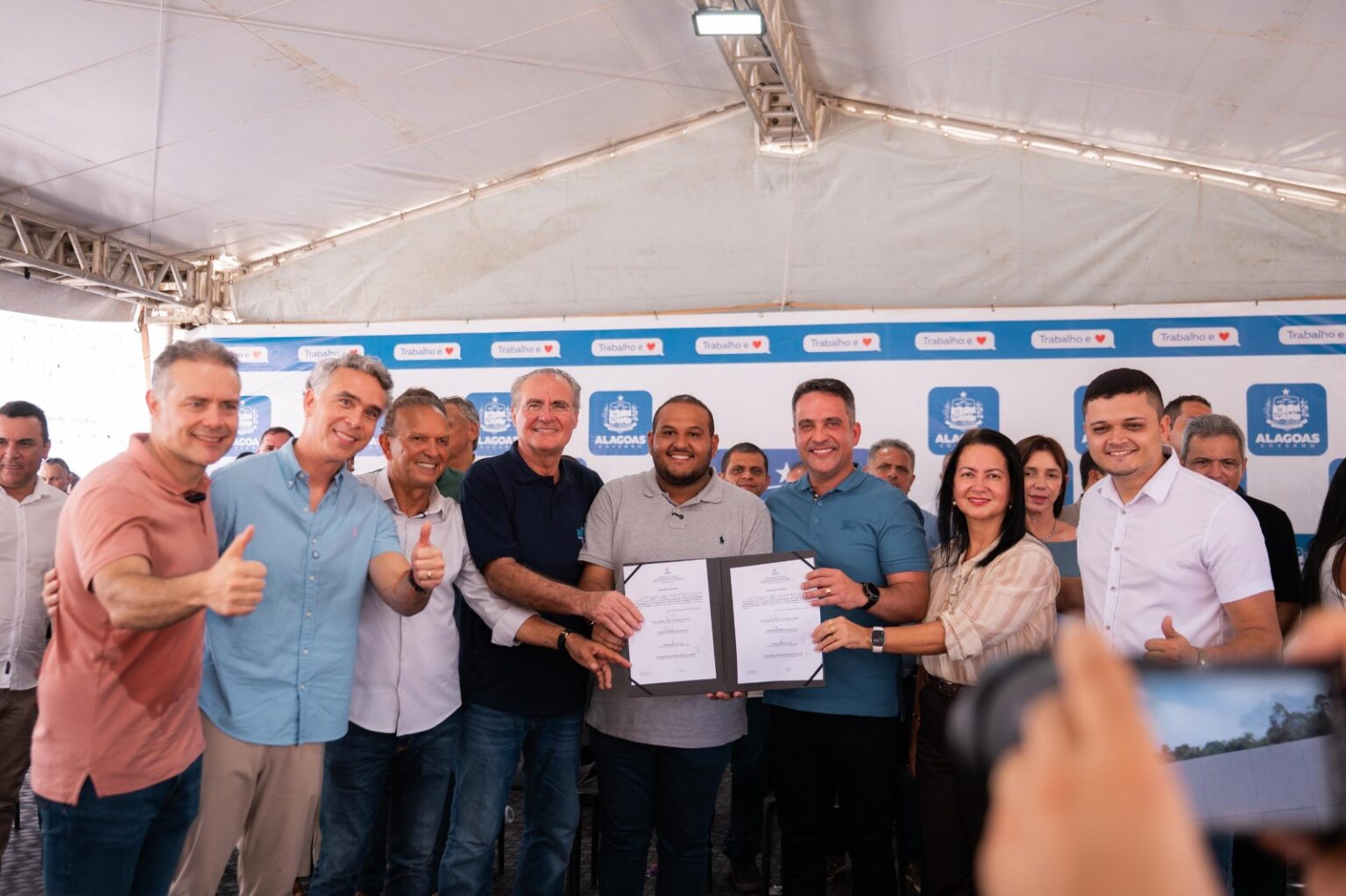 Governo de Alagoas entrega ruas pavimentadas e autoriza reforma de escola em Matriz do Camaragibe