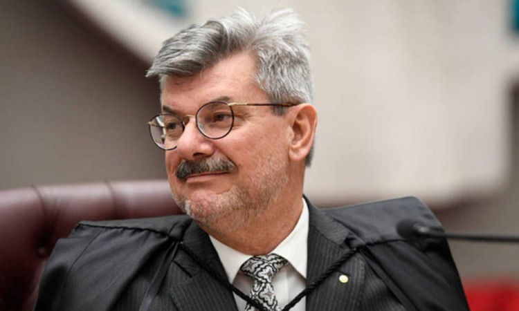 STJ suspende penduricalhos de Marco Buzzi, investigado por assédio sexual