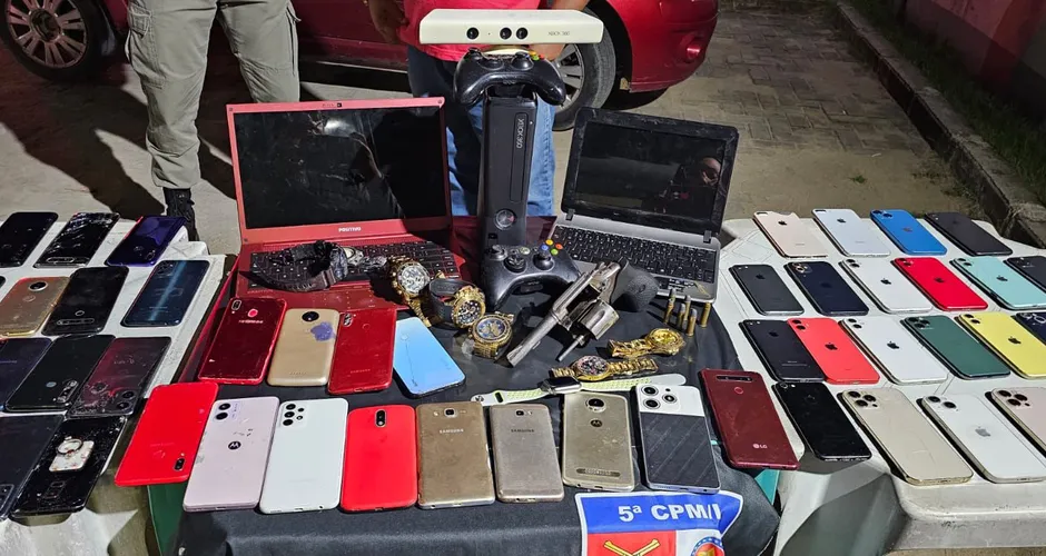Polícia apreende revólver, munições e 65 celulares durante ação no Tabuleiro