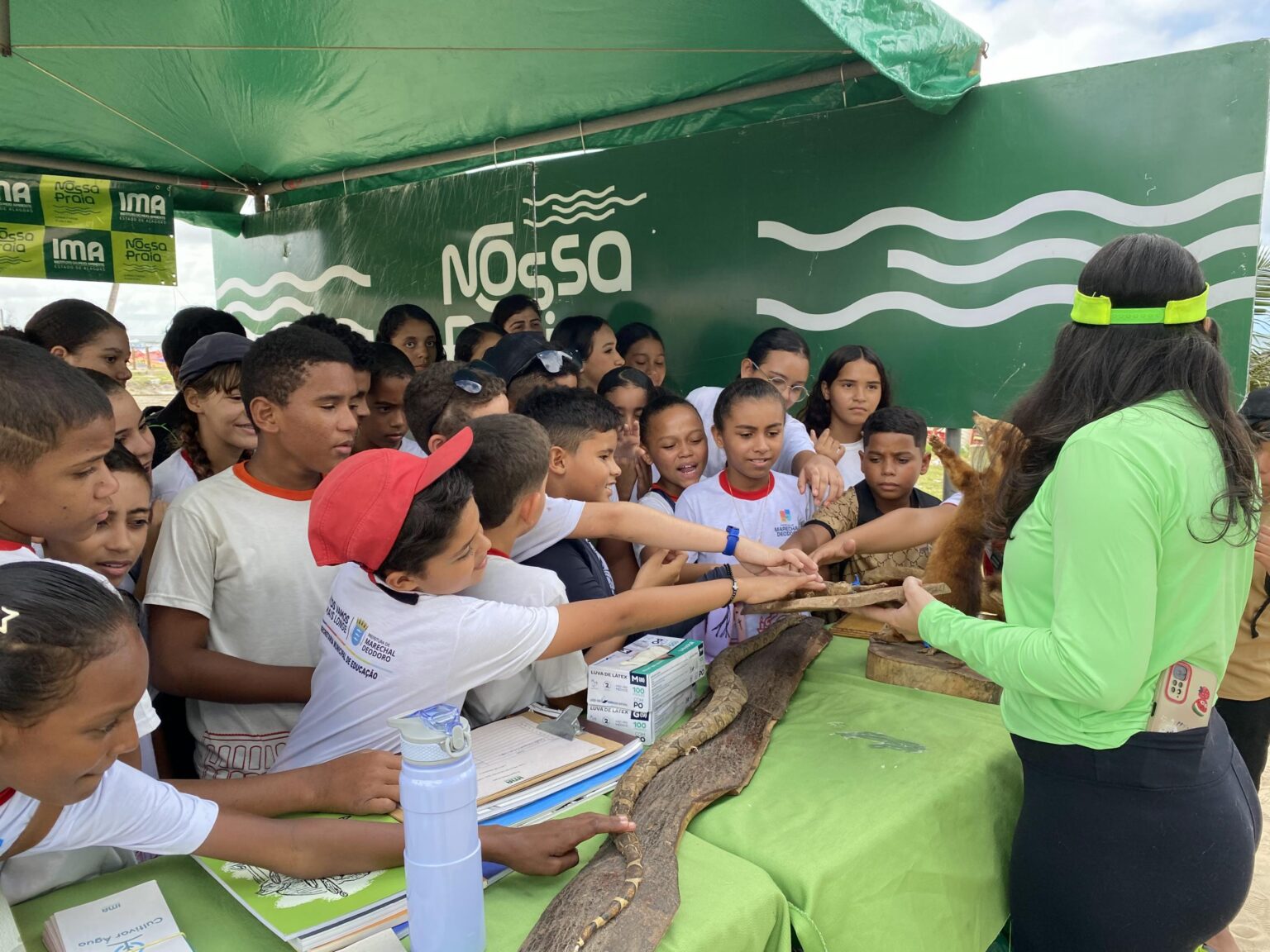 Projeto Nossa Praia mobiliza alunos em ação de limpeza no litoral alagoano