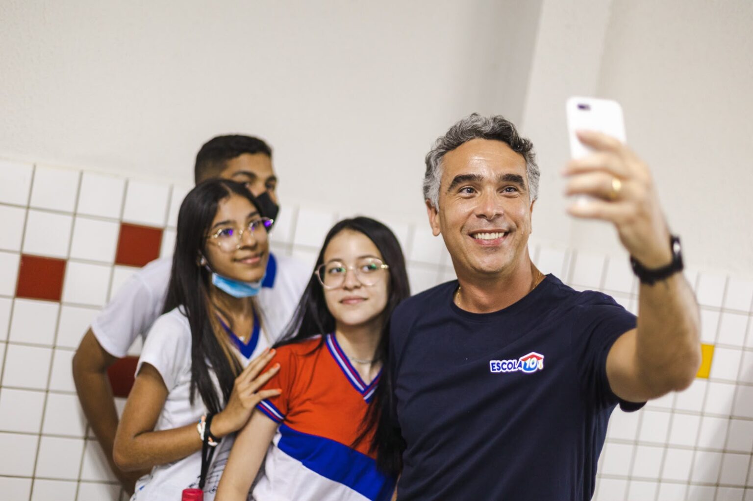 Rafael Brito celebra premiação de escola alagoana e reforça compromisso com políticas de combate à evasão escolar